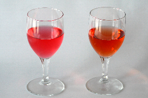 露茜の梅ジュース(左)と梅酒(右)