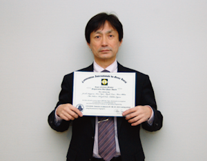 Dr. Sugiyama holding the certificate