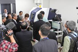 Researcher explaining X-ray diffractometer 