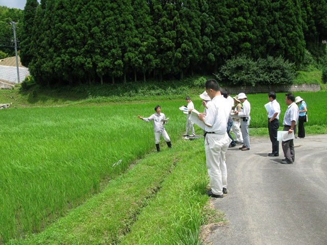 九州沖縄農業研究センターの「所長キャラバン」が2009年7月17日に三瀬村中鶴地区で行われました。