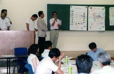 写真4 班ごとに計画案を発表