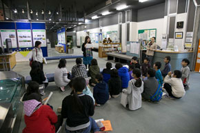 見学に来てくれた子供たち